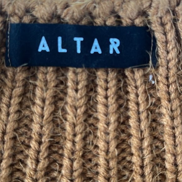 Off shoulder fuzzy sweater - Picture 4 of 9